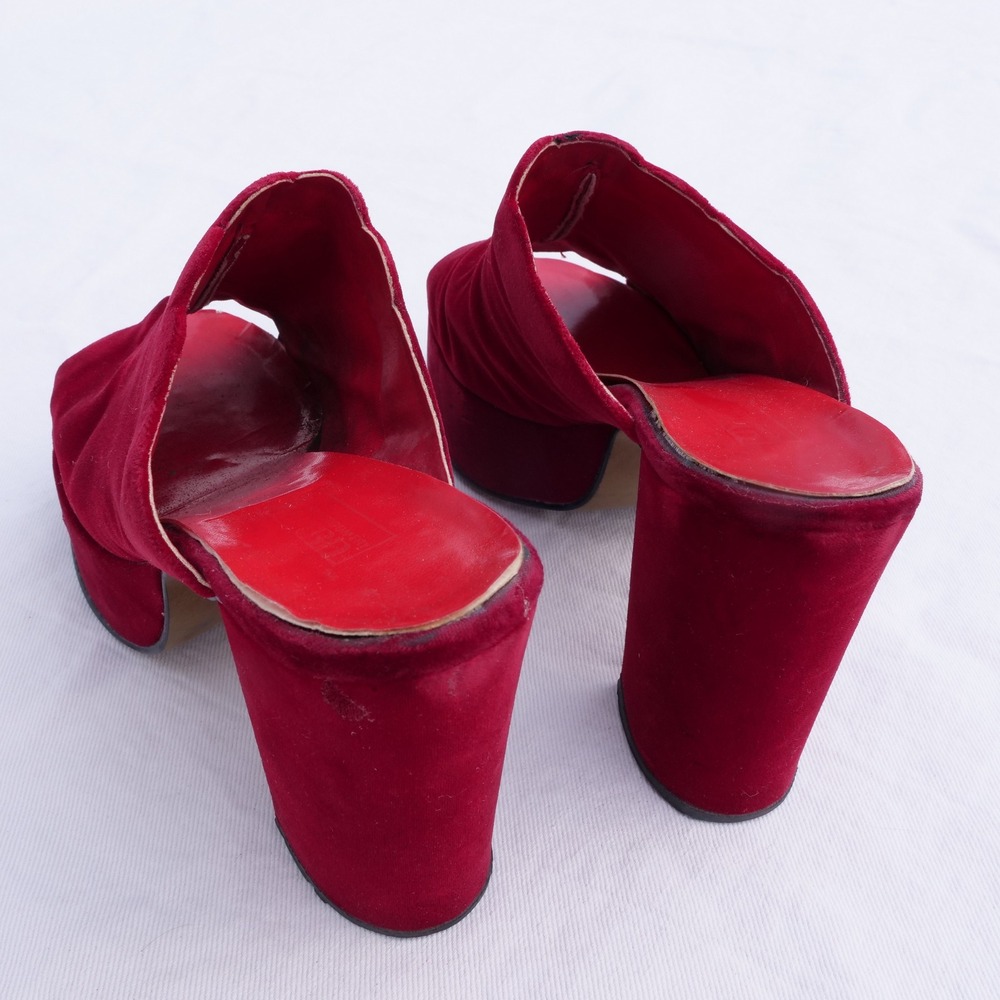 True vintage 1970s Montgomery Ward red velvet open toe platforms mules - Picture 5 of 9